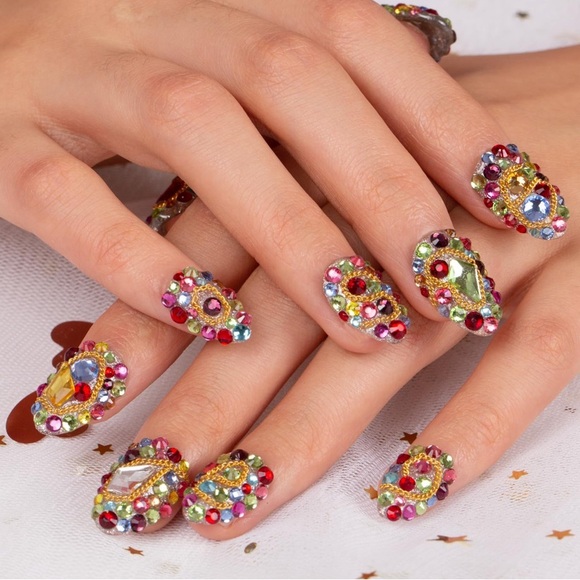 Lovful K21 Press-On Full Crystal Bling Almond Shape Reusable Short Fake Nails - Picture 5 of 6